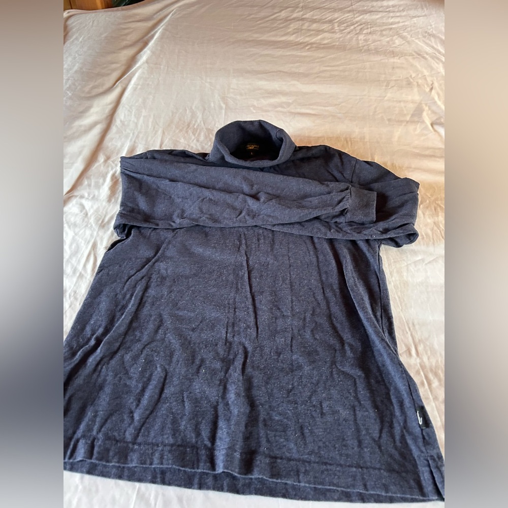 Men's Navy Turtleneck Crocodile size L excellent condition sweater